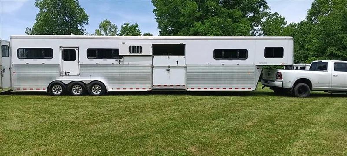 Used 2017 Sundowner Transporter 6 Horse