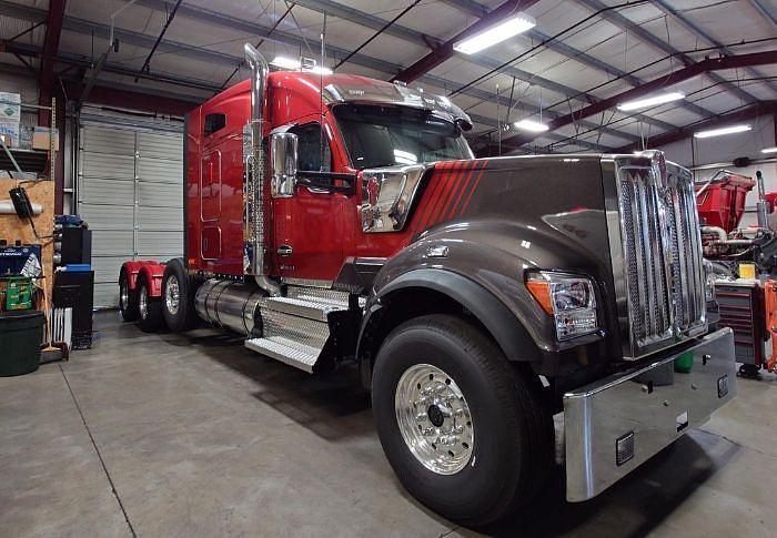 Used 2023 KENWORTH W990