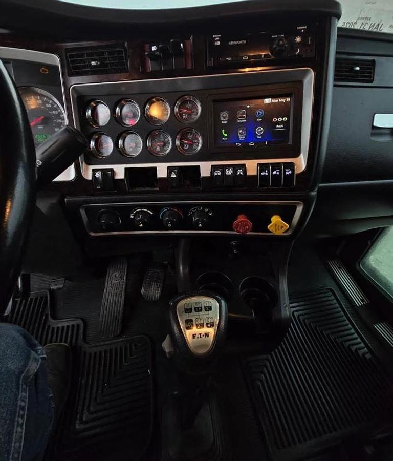 Used 2021 Kenworth W900