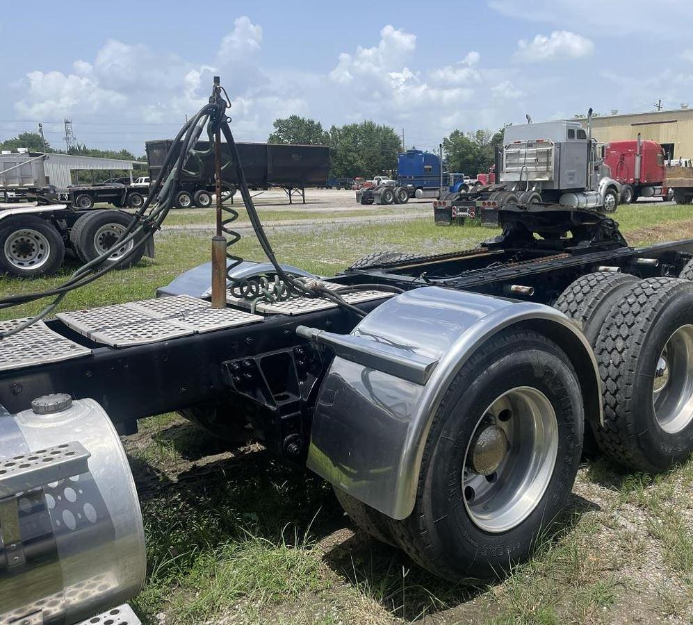 Used 2015 Kenworth T880 Sleeper Semi Truck