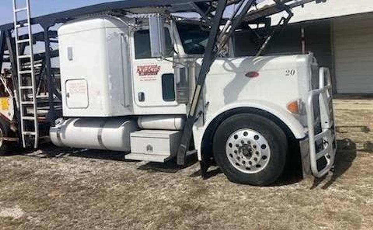 Used 2007 Peterbilt 379 Car Hauler
