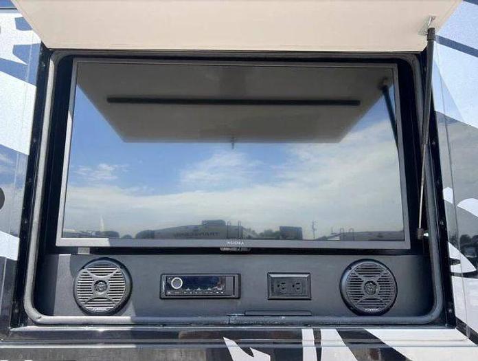 Used 2021 Jayco Seneca 37K