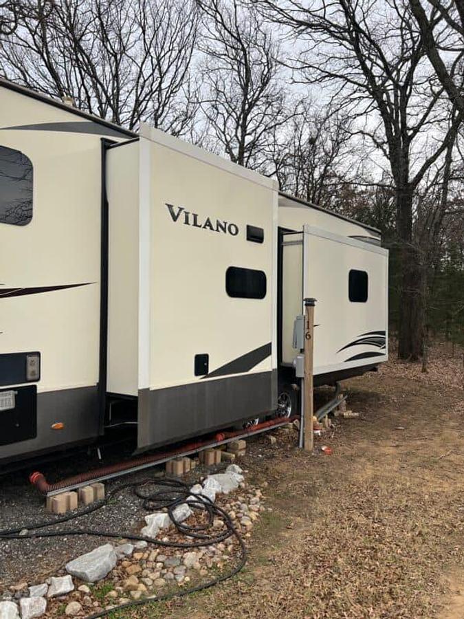Used 2019 40' Vanleigh Vilano 375FL
