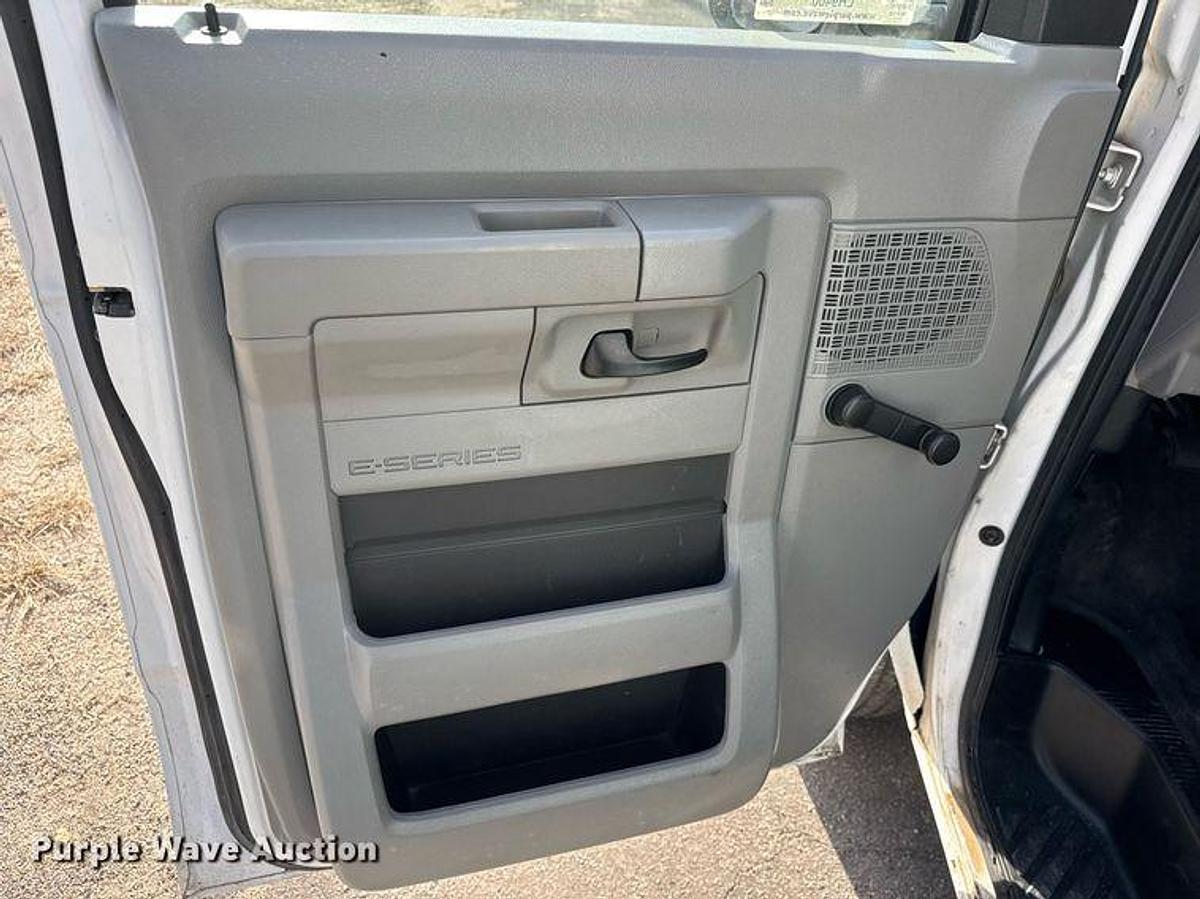 Used 2012 Ford E350 Super Duty Box Truck