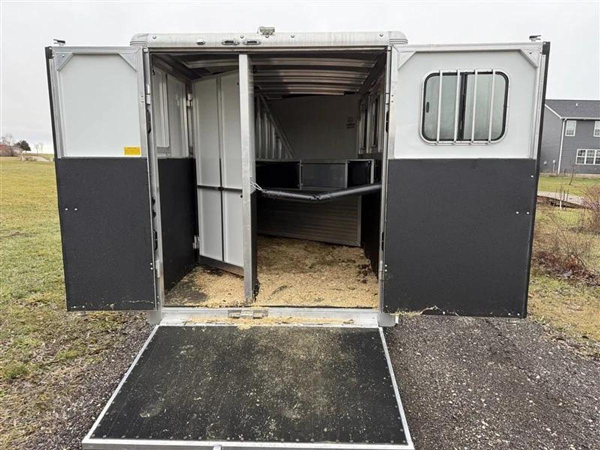 Used 2023 Sundowner Supertack 3 Horse