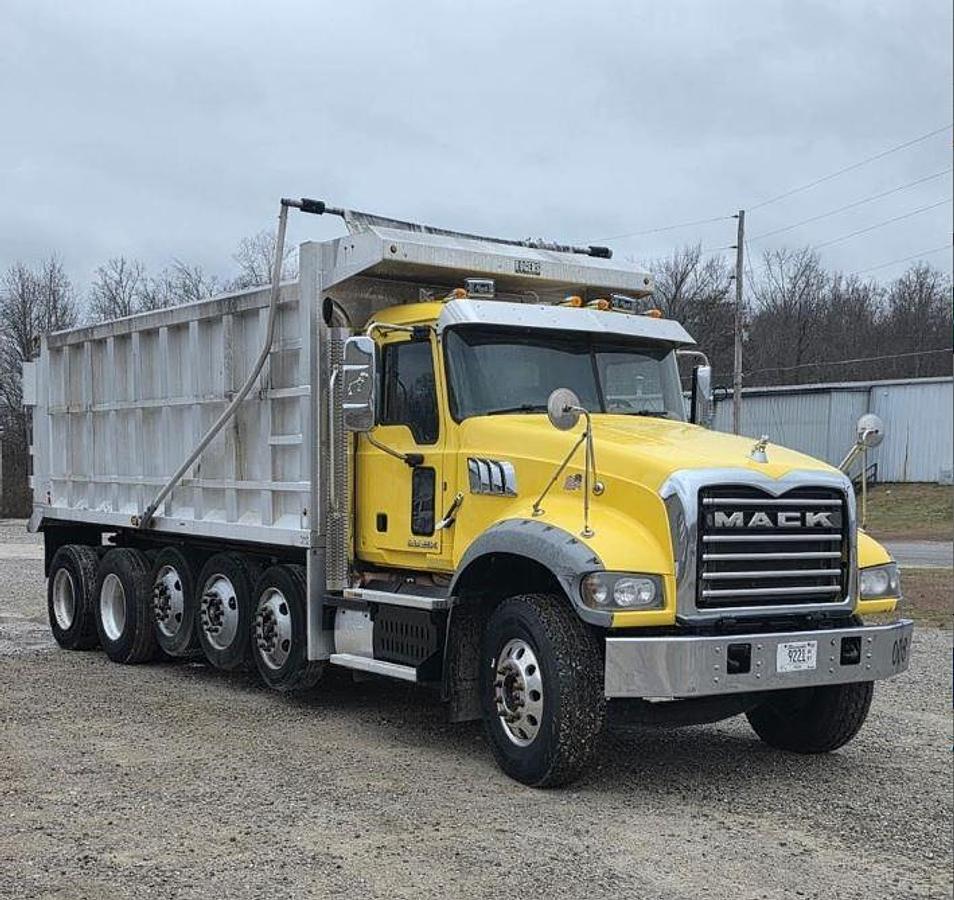 Used 2017 Mack Granite GU713