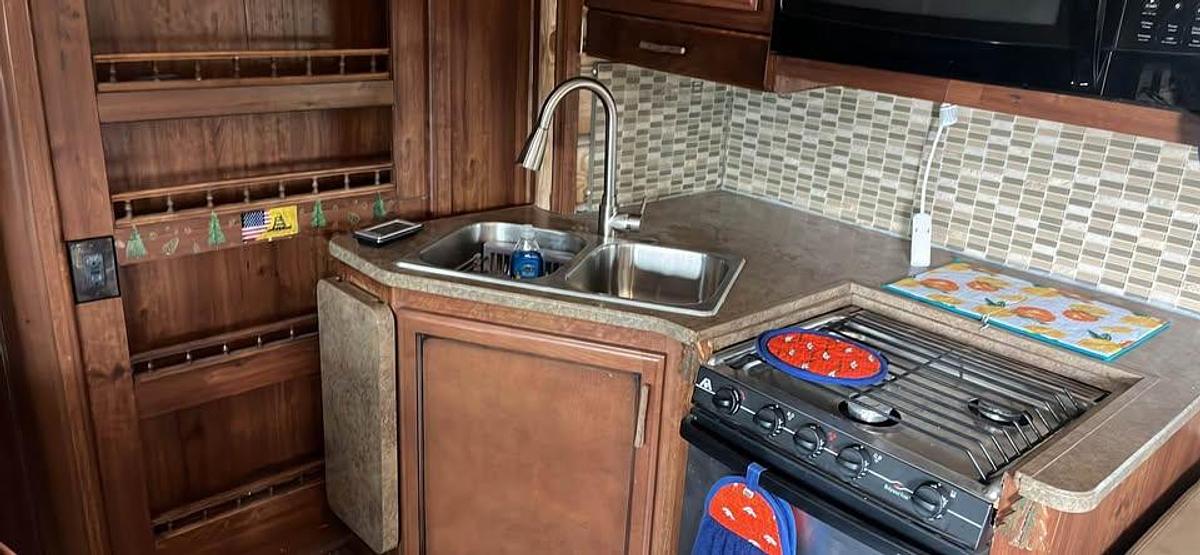 Used 2014 Fleetwood Bounder Class A Motorhome
