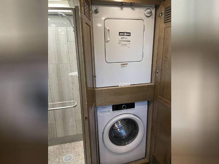 Used 2019 Fleetwood Discovery LXE 40M