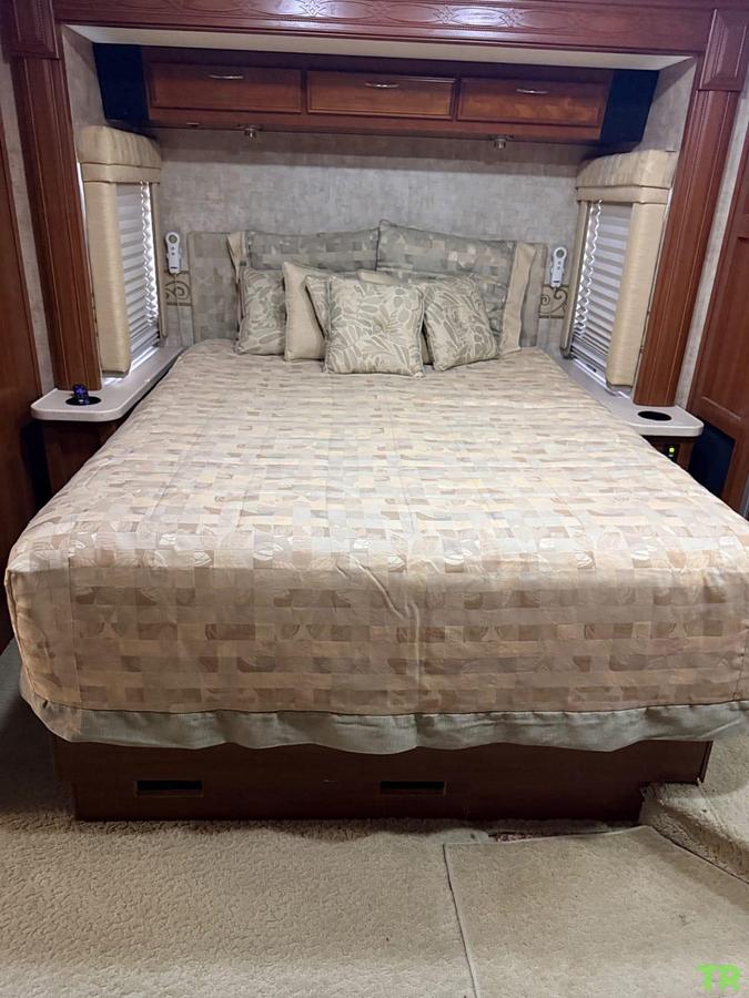 Used 2009 Fleetwood Expedition 38R Class A Diesel Pusher