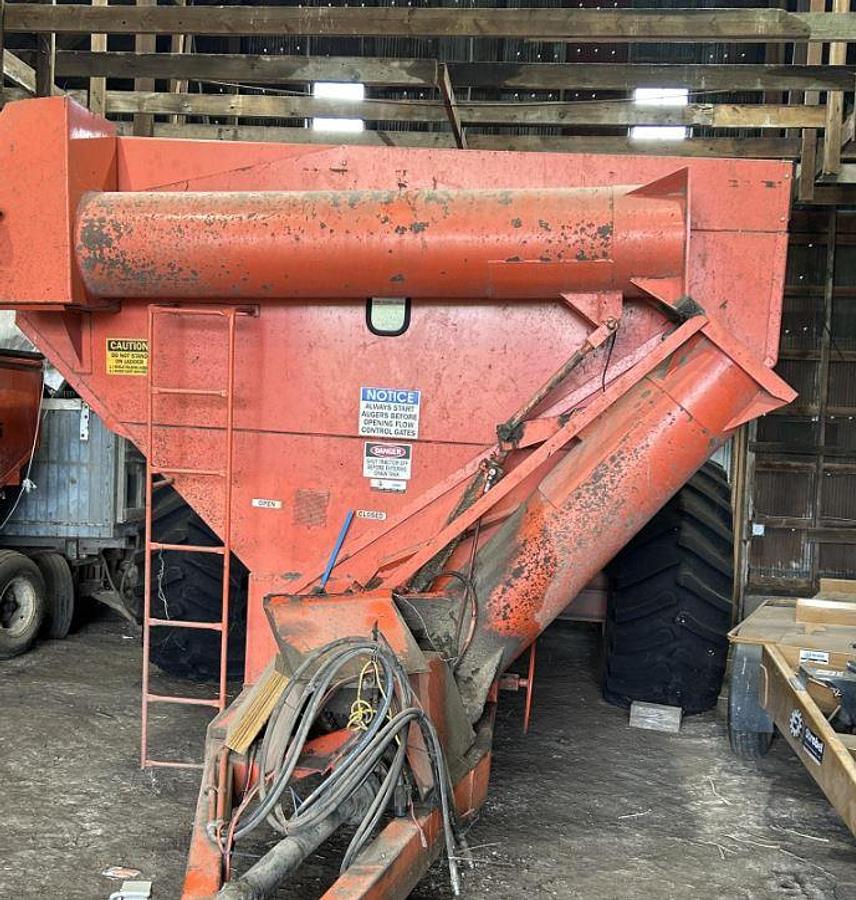 Used 1990 KILLBROS 1600 Grain Cart