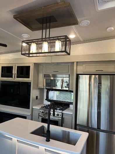 Used 2023 Palomino Columbus 379MB