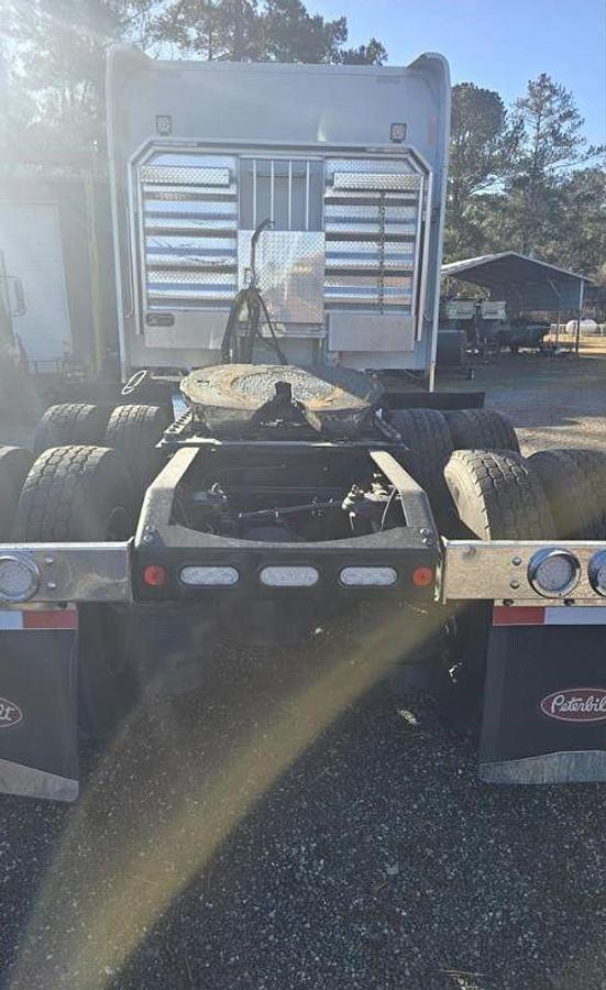 Used 2020 Peterbilt 389 Sleeper Semi Truck