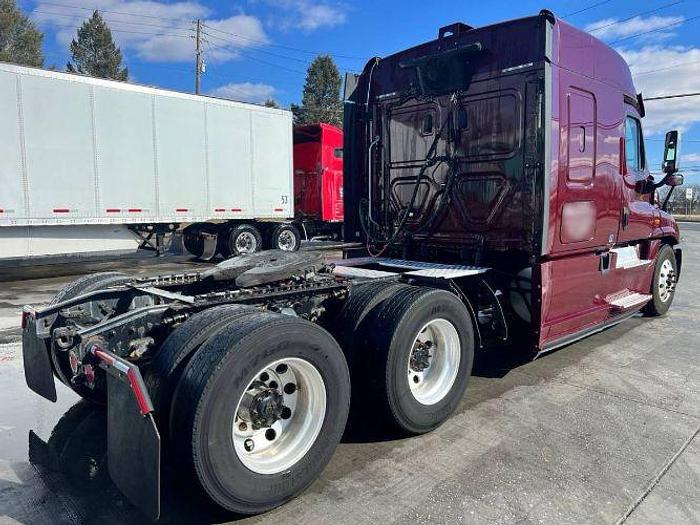 Used 2018 Freightliner Cascadia 125