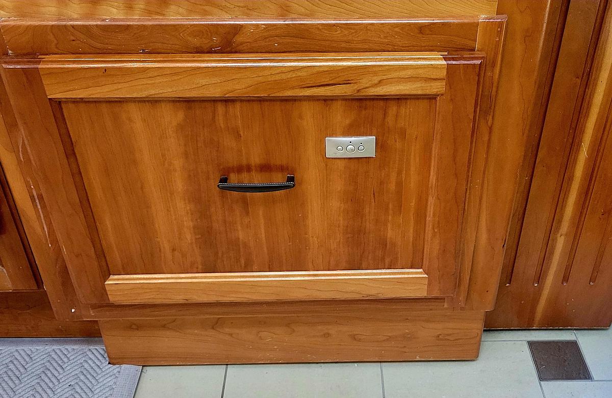 Used 2009 Country Coach Allure 470