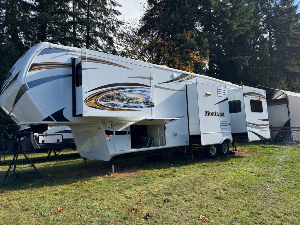 Used 2014 Keystone Montana 3625RE