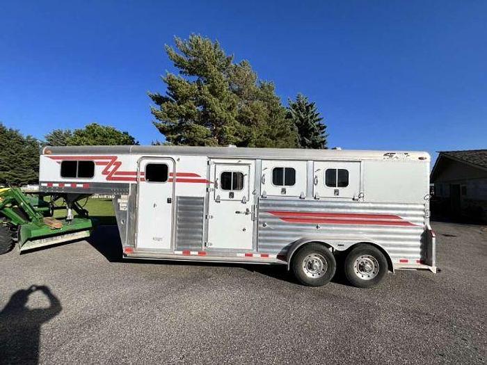 Used 2005 4 Star 3 HORSE