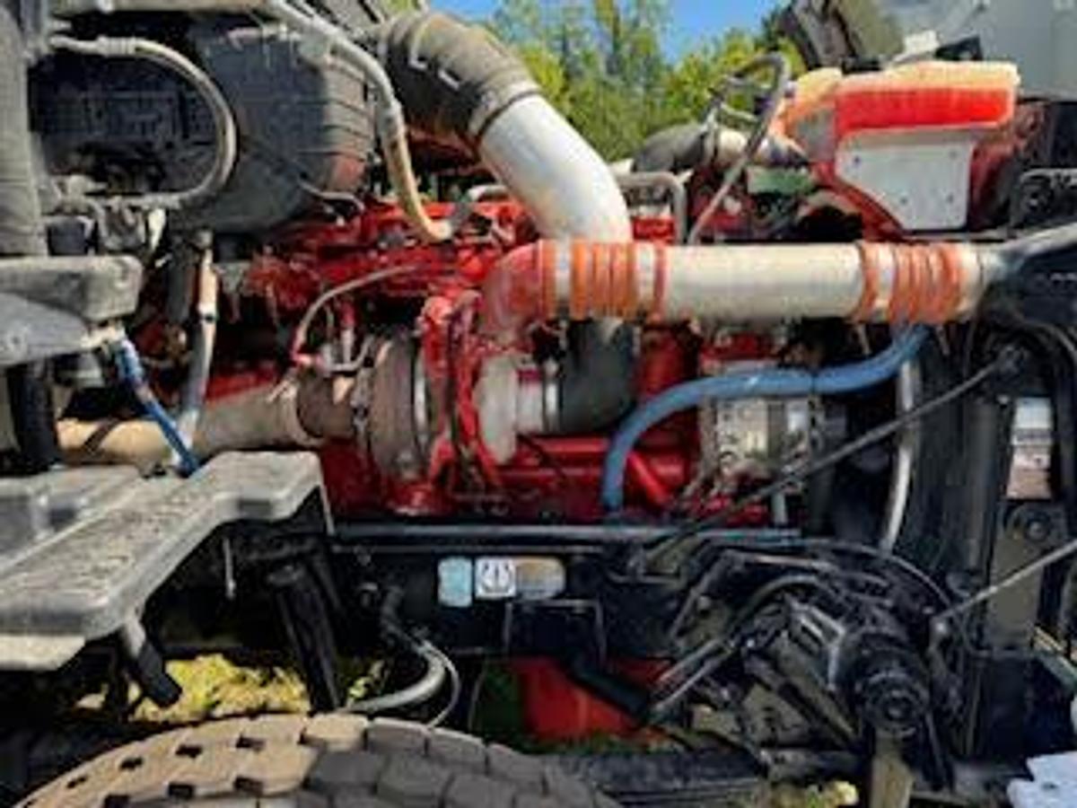 Used 2015 Peterbilt 567 Dump Truck