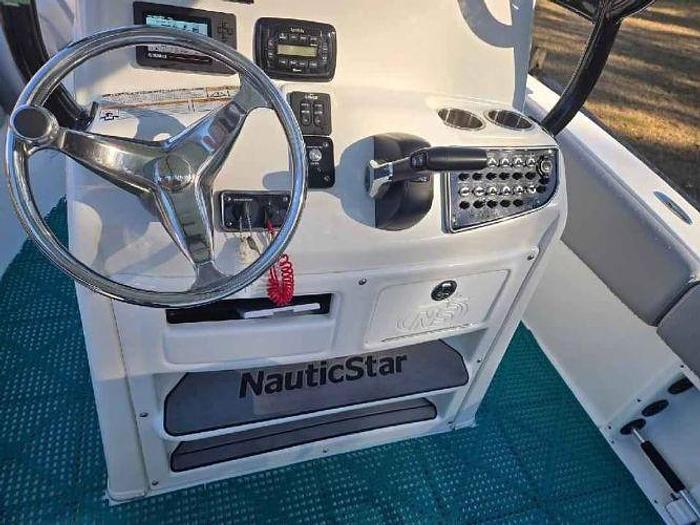 Used 2021 NauticStar 2102 Legacy