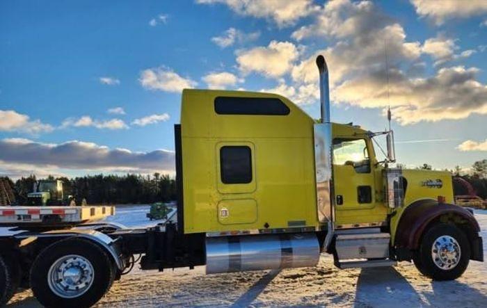 Used 2006 KENWORTH W900B with a 2006 Wilson Trailer