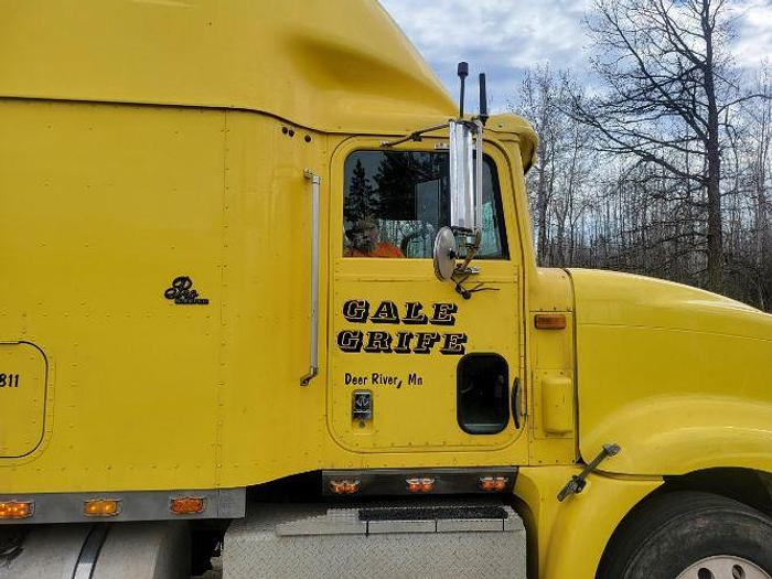 Used 1999 INTERNATIONAL 9400 and 2000 Great Lakes Trailer