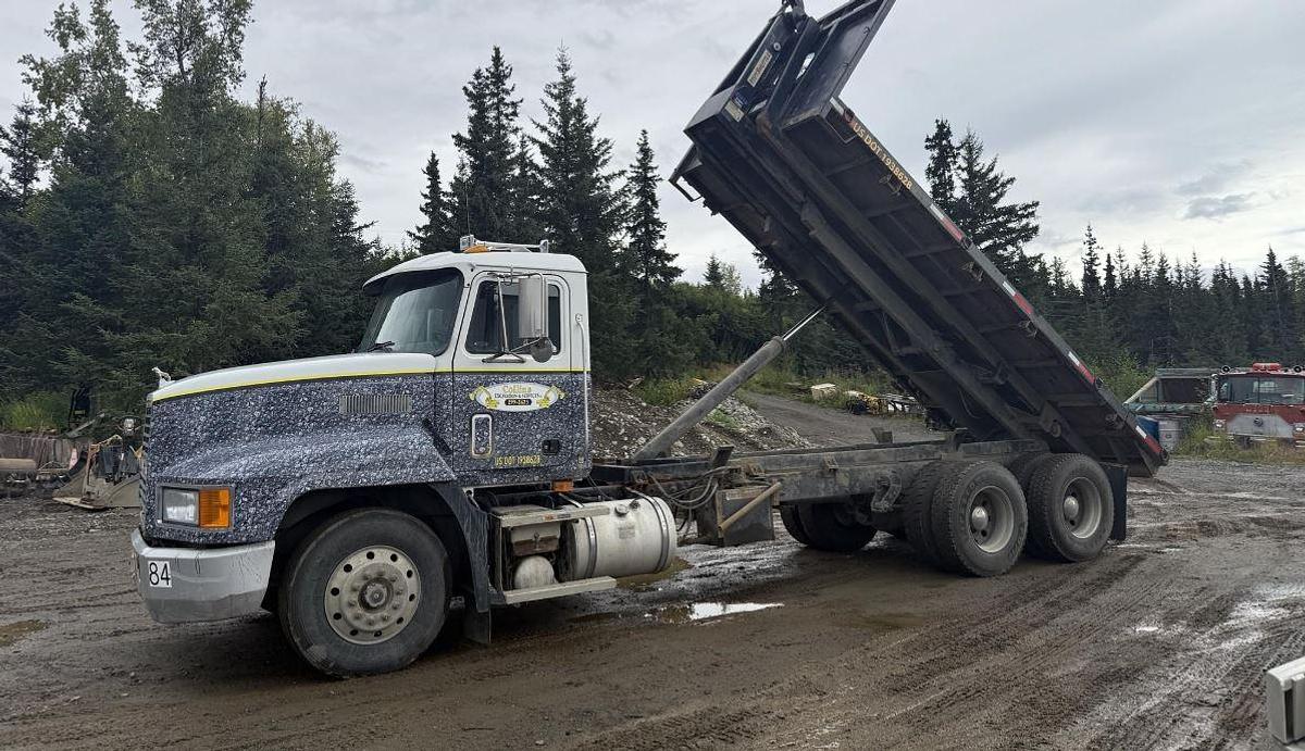 Used 1998 MACK CH613 Rollback Tow Truck
