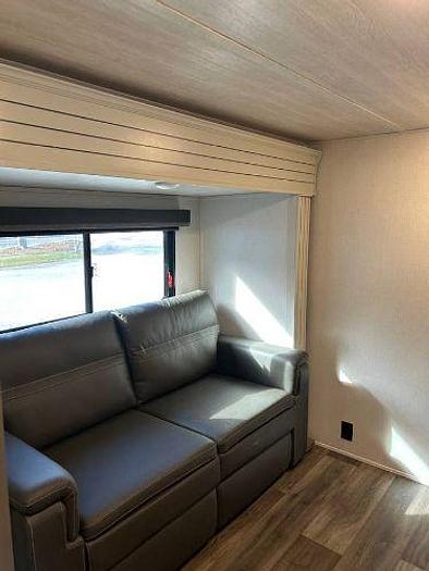 Used 2023 Rockwood Cougar Fifth Wheel
