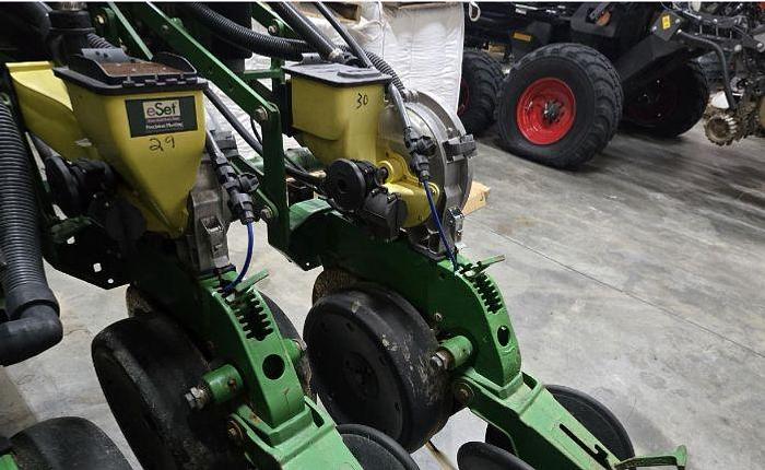 Used 2009 JOHN DEERE DB60