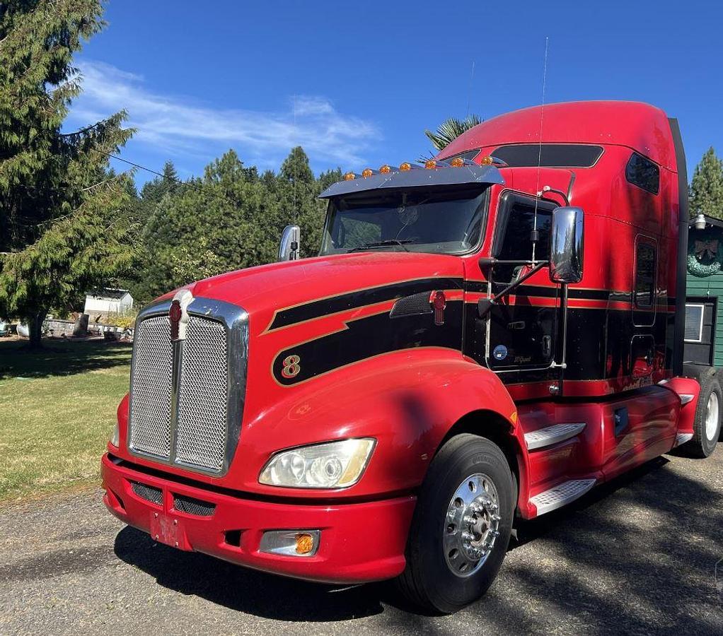 Used 2014 KENWORTH T660 Conventional Sleepe Semi