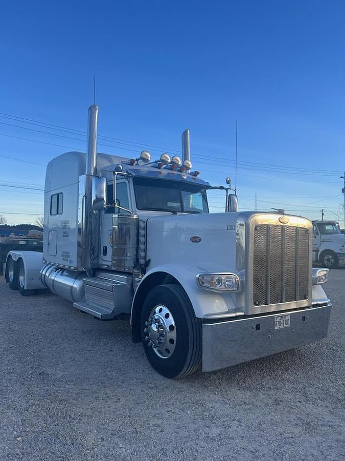 Used 2023 Peterbilt 389 Conventional Sleeper Semi