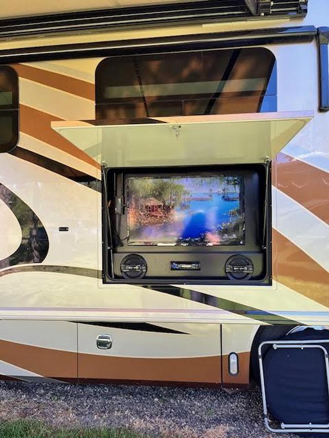 Used 2015 American Coach American Revolution 42T