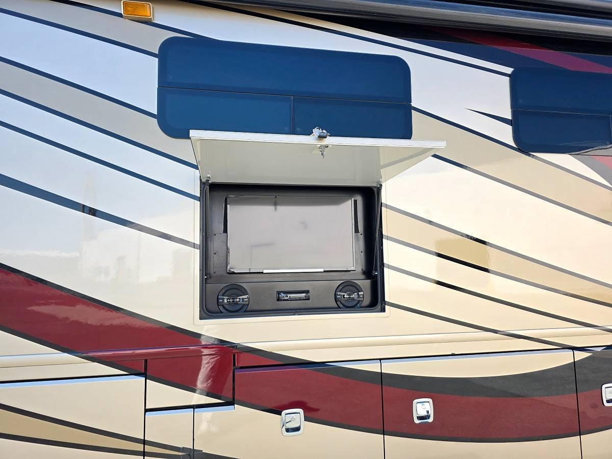 Used 2015 Fleetwood Discovery 40G Class A Motorhome