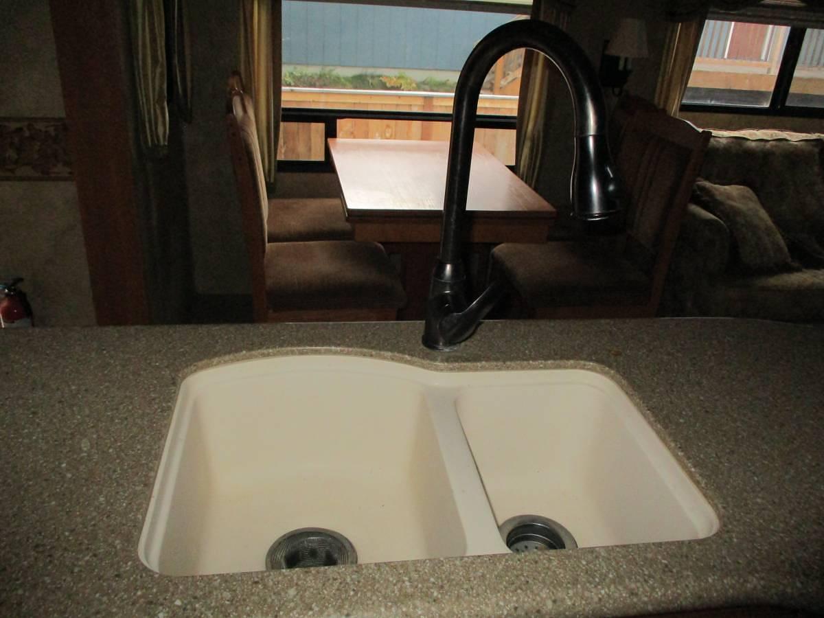 Used 2009 Keystone Montana 3400RL