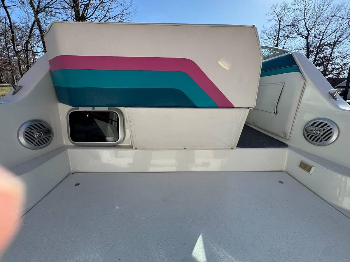 Used 1993 Rinker Fiesta Vee 260 Cruiser