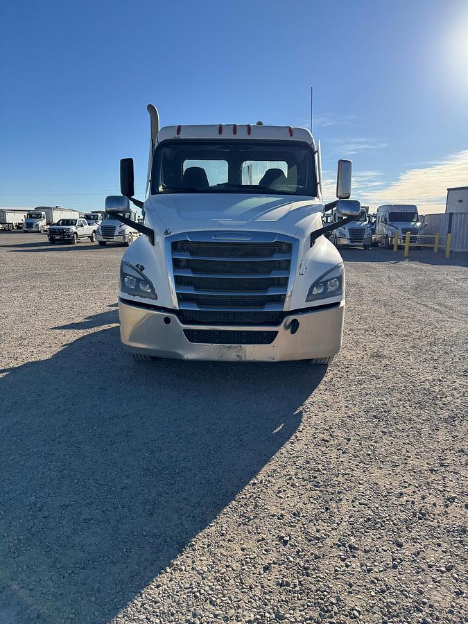Used 2020 Freightliner Cascadia 126