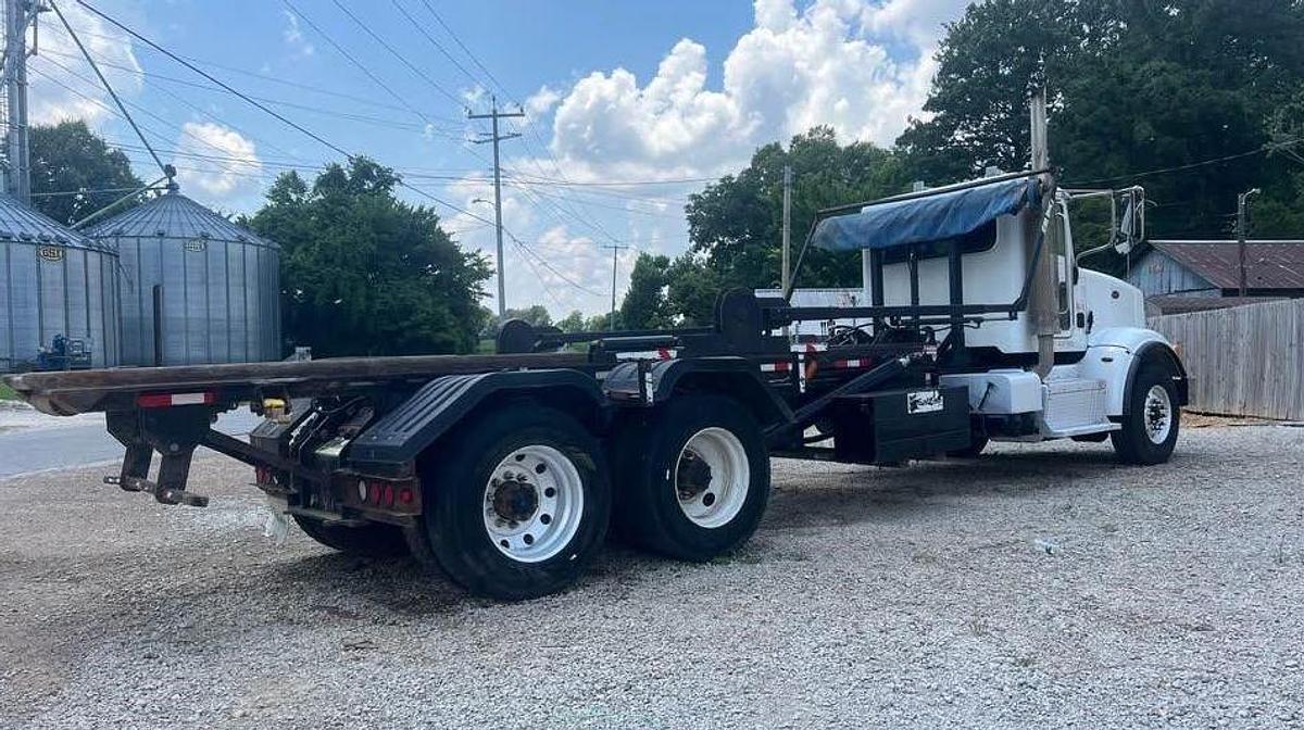 Used 2019 PETERBILT 367 Roll-Off Tow Truck