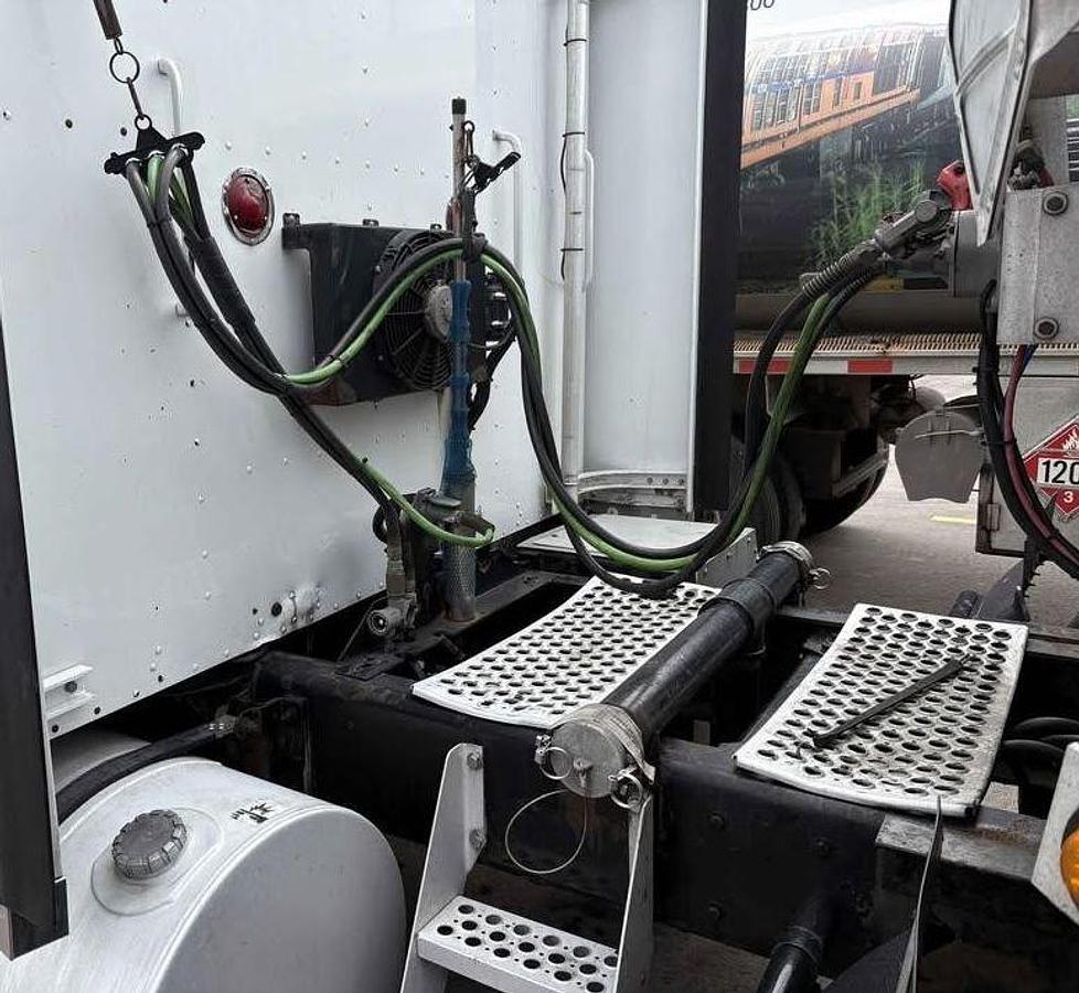 Used 2002 Kenworth W900 Sleeper Truck