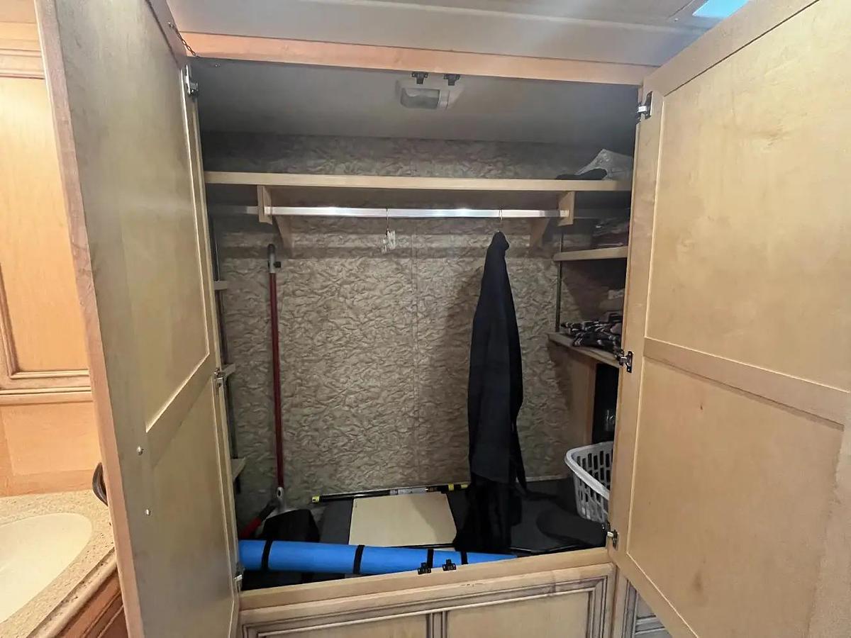 Used 2014 Newmar Ventana 4369