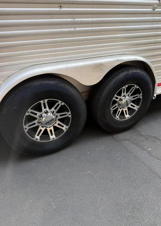 Used 1999 Elite 3 Horse LQ Trailer