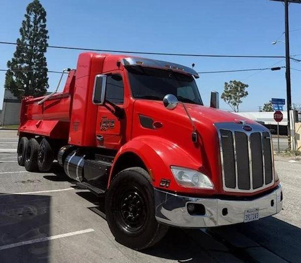 Used 2015 Peterbilt 579 End Dump Truck