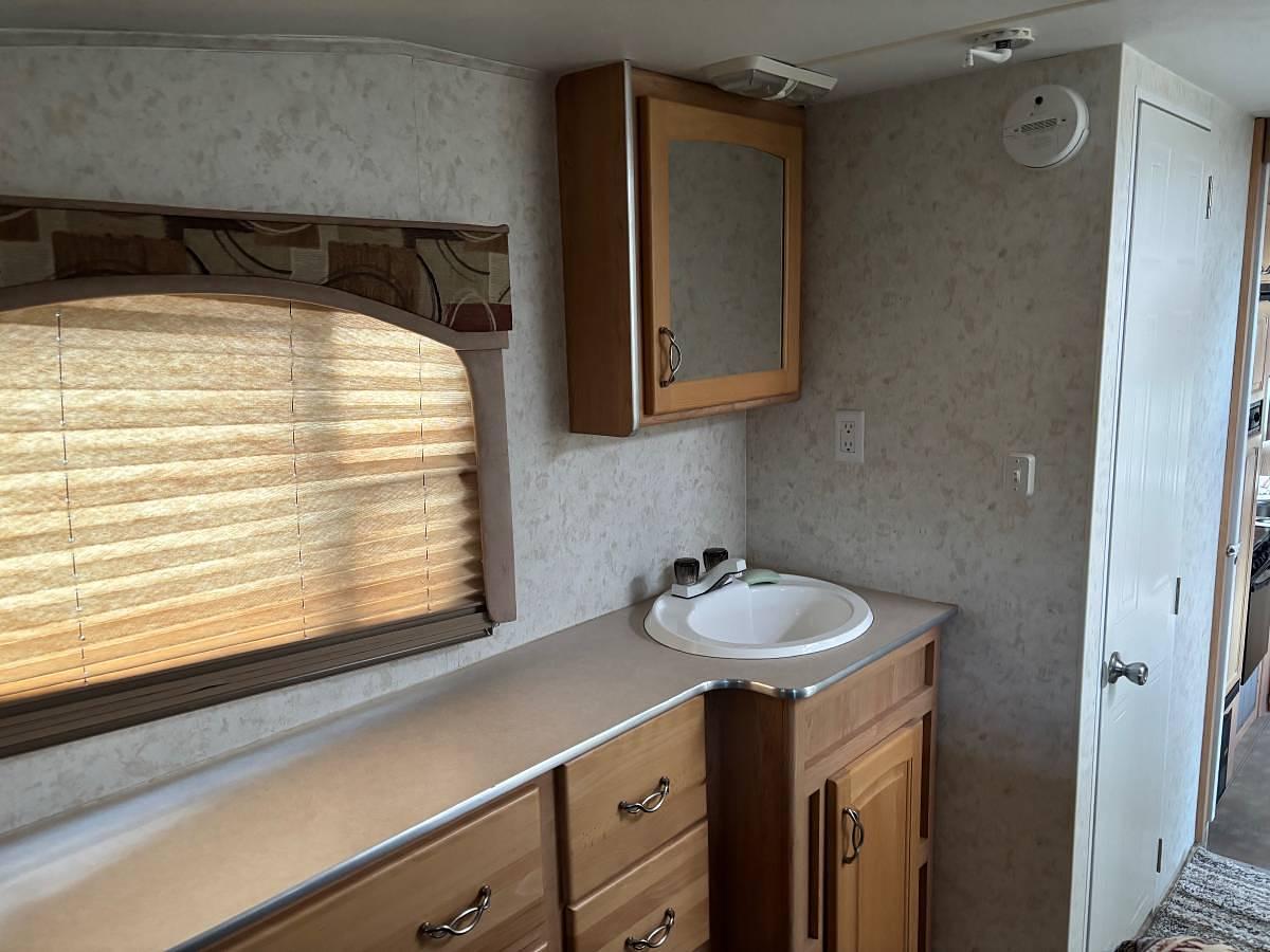 Used 2008 Thor Motor Coach Jazz Fifth Wheel