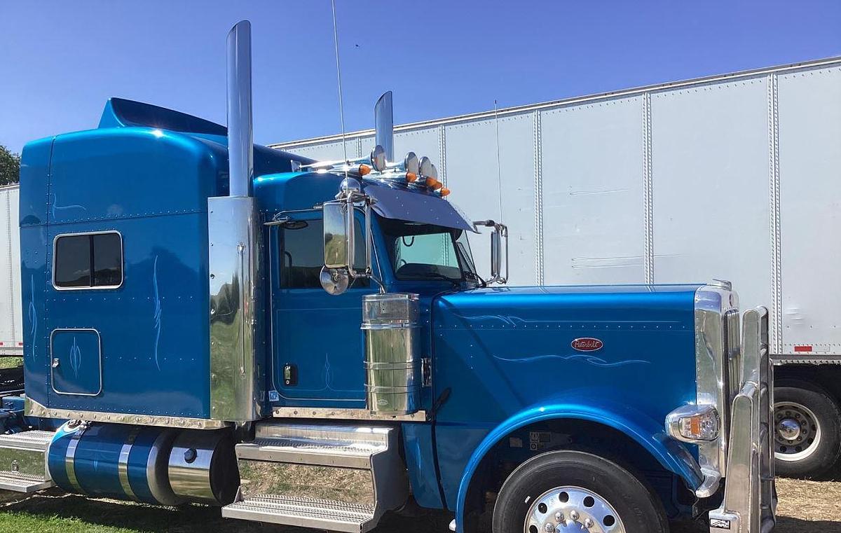 Used 2017 Peterbilt 389