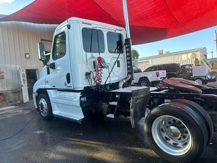 Used 2009 Freightliner Cascadia 125