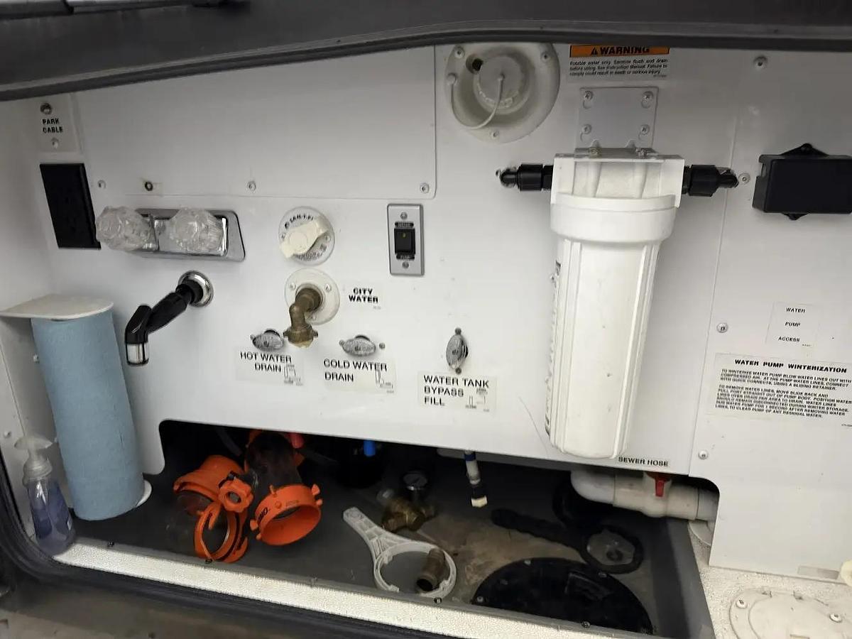 Used 2022 Fleetwood Discovery LXE 44H