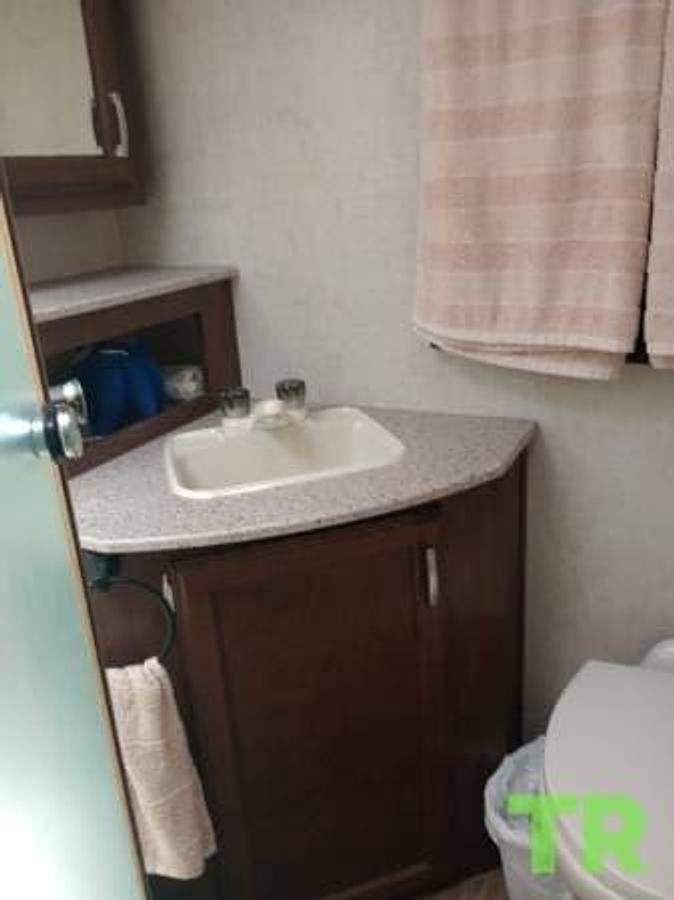 Used 2018 Venture Sonic 24' Travel Trailer – Sleeps 6 – Full Bathroom – Full-Length Awning – Excellent Condition