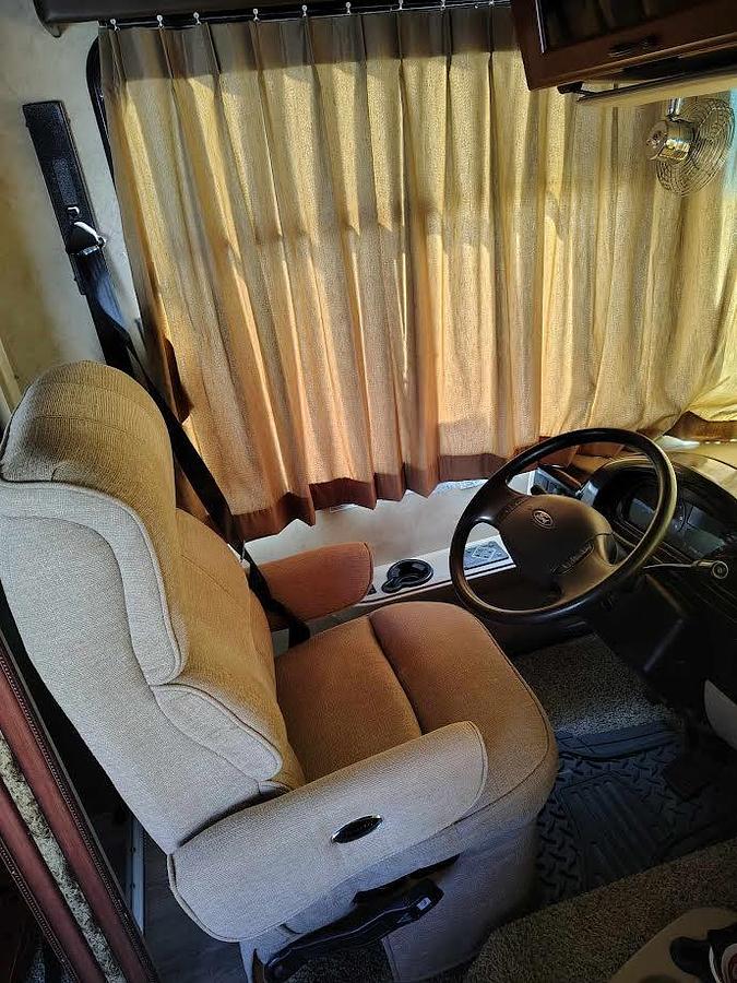 Used 2011 Thor Motor Coach Hurricane 31G