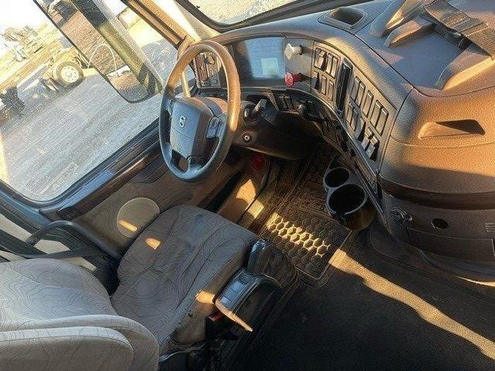 Used 2014 Volvo VNL6400 Sleeper Truck