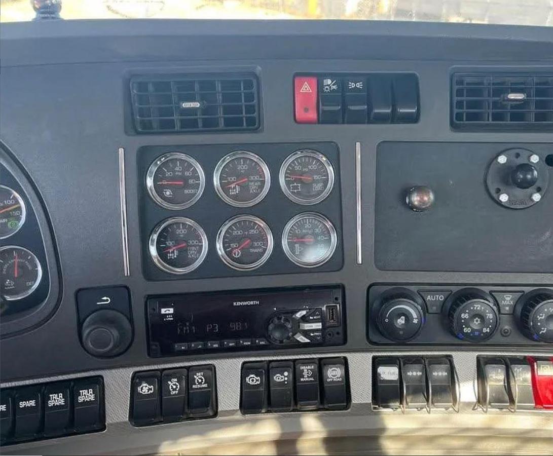 Used 2016 Kenworth T880 Flatbed Truck