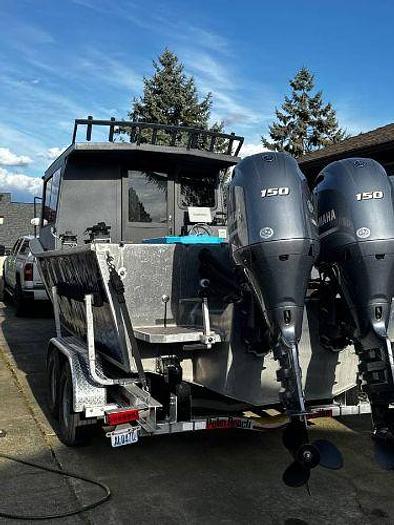 Used 2023 Offshore Boat 25'