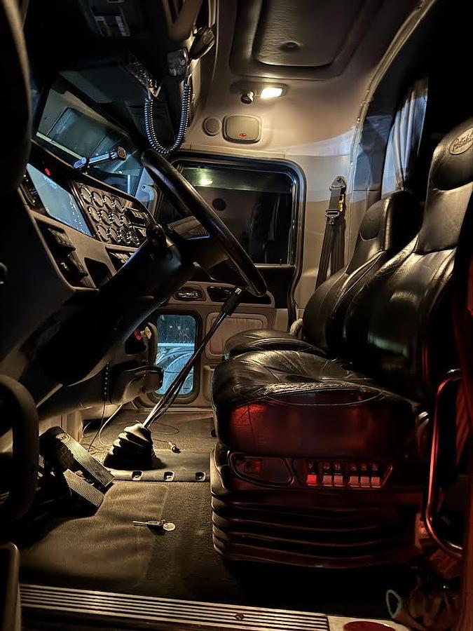 Used 2023 Peterbilt 389 Conventional Sleeper Semi