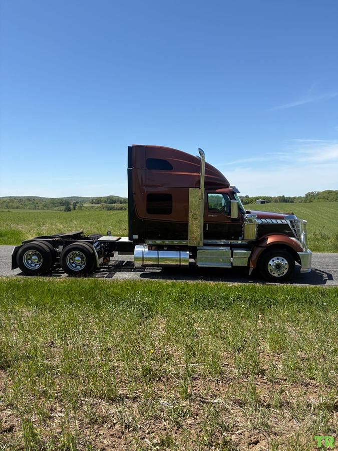 Used 2020 International LoneStar Sleeper Truck